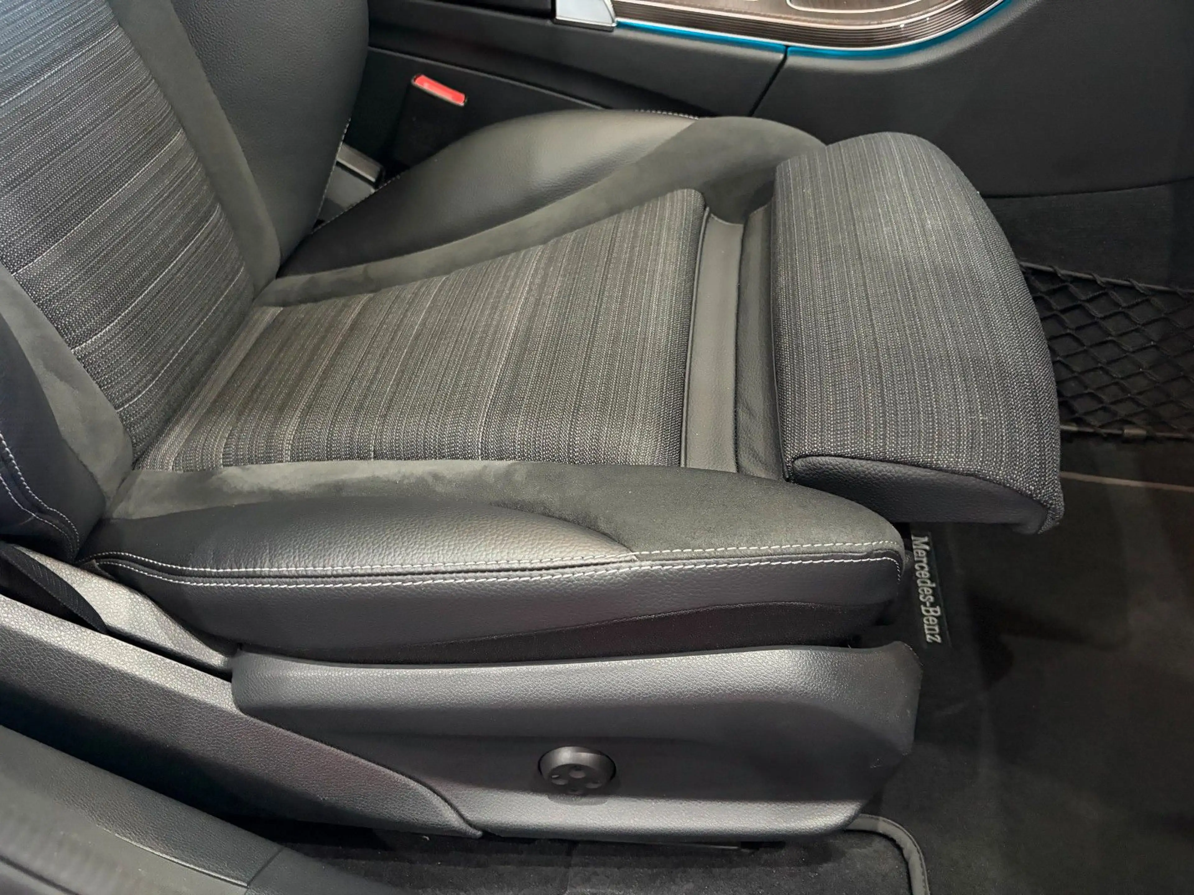 Mercedes-Benz C 200 *Exclusive*Distronic*Burmester*LED*AHK*Ambi — photo 28
