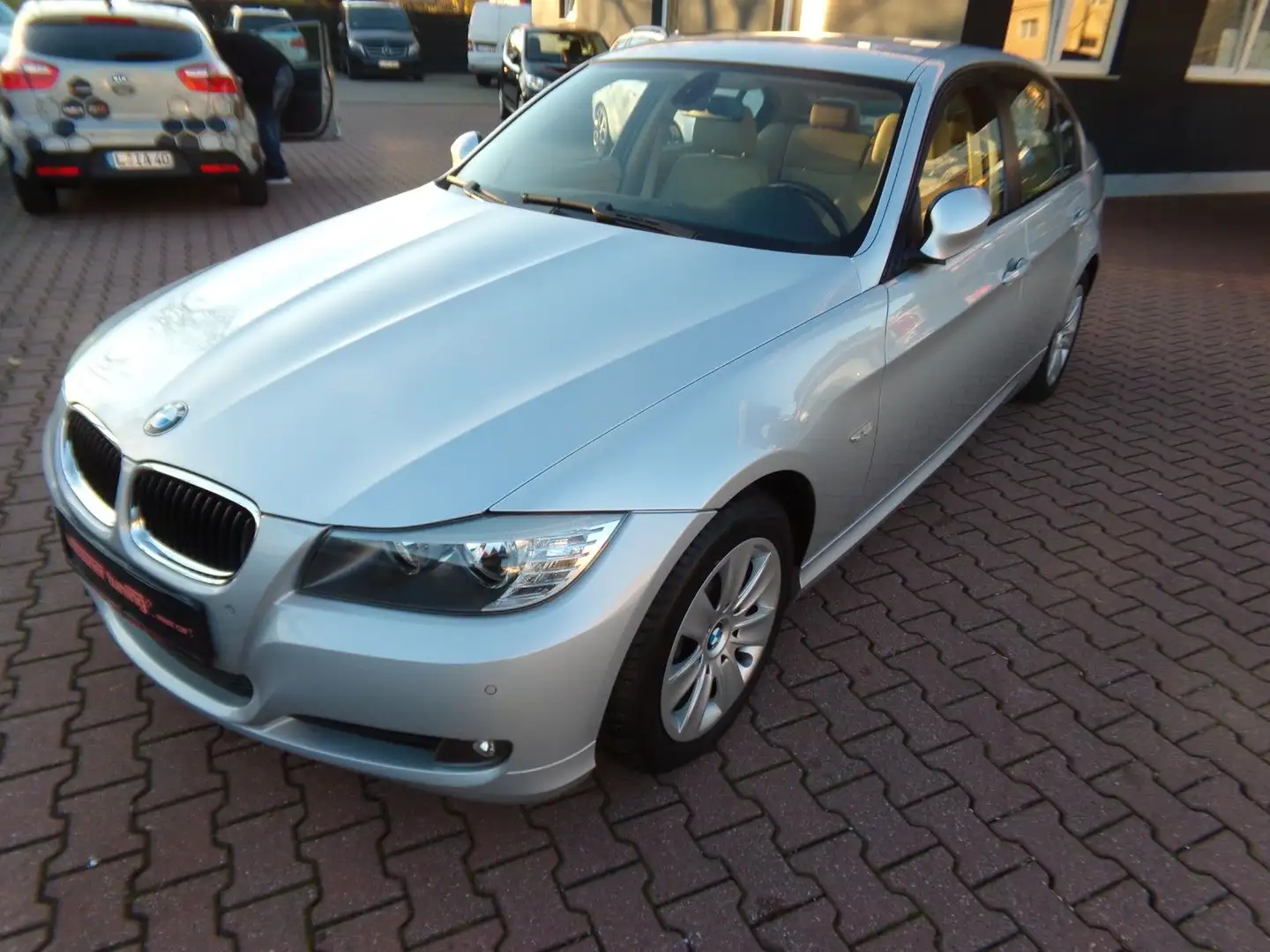 BMW 320 3 Limousine 320i Silber - 2
