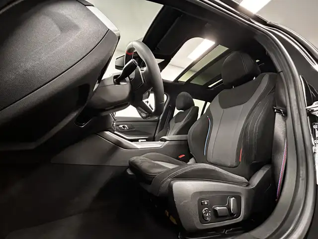BMW 3 Series view 24