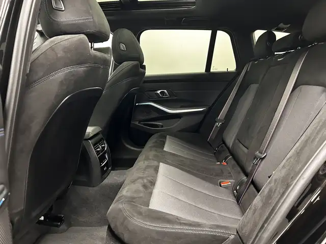 BMW 3 Series view 17