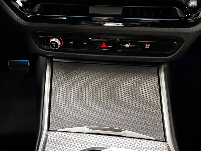BMW 3 Series view 22