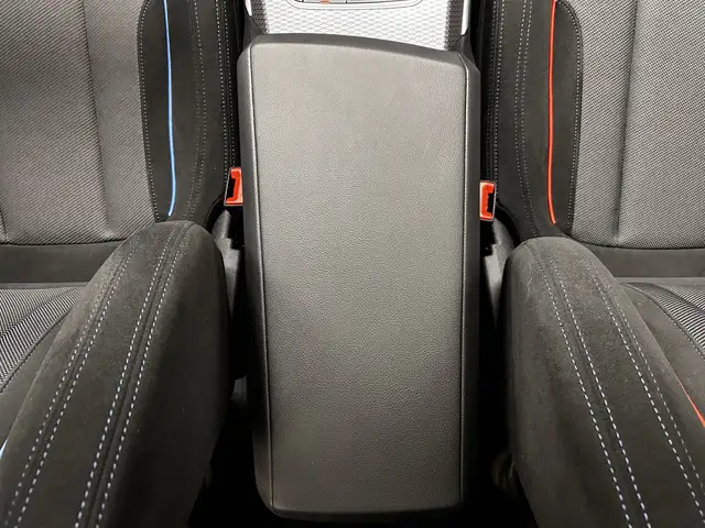 BMW 3 Series view 19