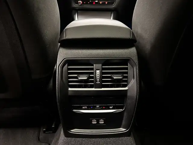 BMW 3 Series view 18