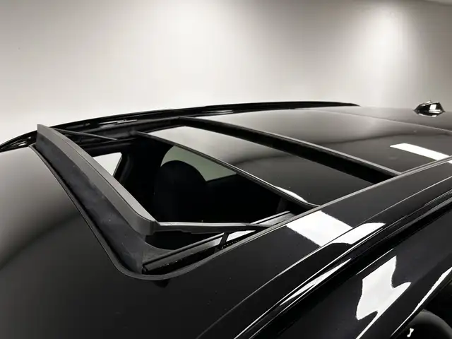 BMW 3 Series view 25