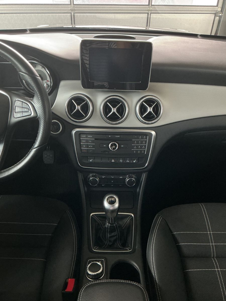 Mercedes-Benz CLA 180 * Night-Paket * Pano * Navi *Chrom-Paket — photo 13