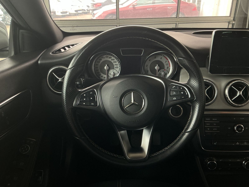 Mercedes-Benz CLA 180 * Night-Paket * Pano * Navi *Chrom-Paket — photo 12