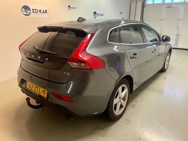 Volvo V40 view 7
