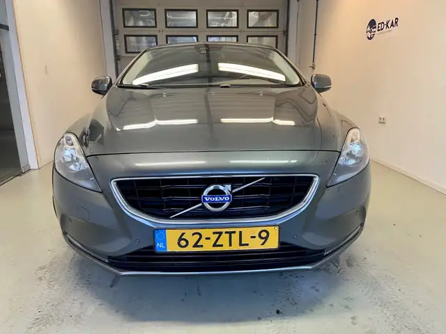 Volvo V40 view 5