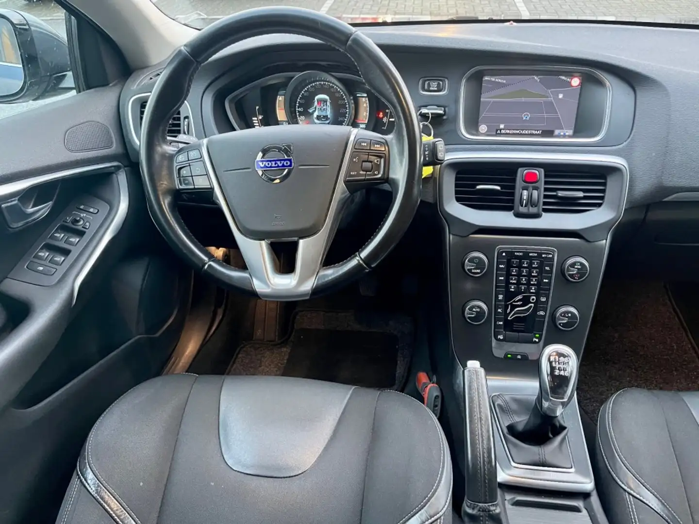 Volvo V40 1.6 T3 Momentum NAVI CRUISE CAMERA 2DE EIG. TOP CO Grey - 2