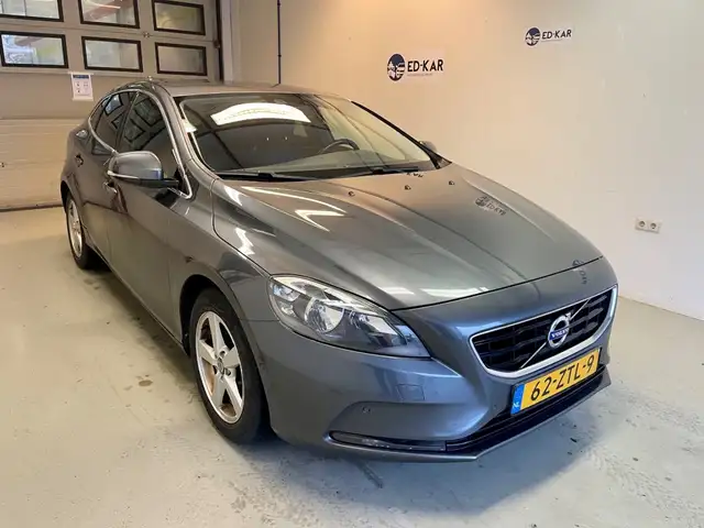 Volvo V40 view 6
