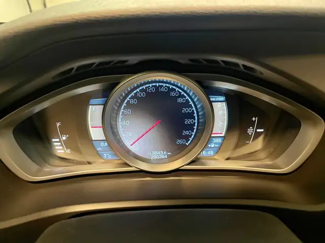 Volvo V40 view 13