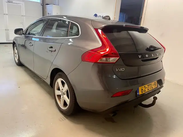 Volvo V40 view 9