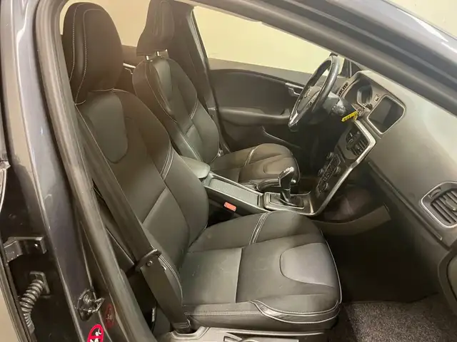 Volvo V40 view 12