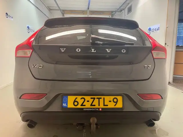 Volvo V40 view 8