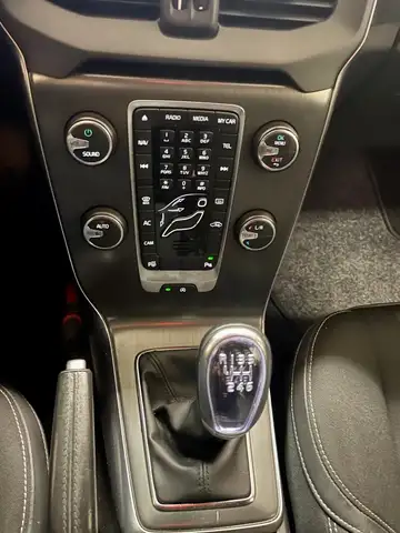 Volvo V40 view 3