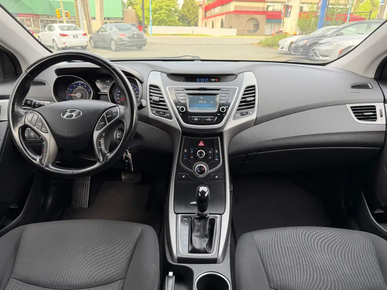 Hyundai ELANTRA снимка Hyundai ELANTRA