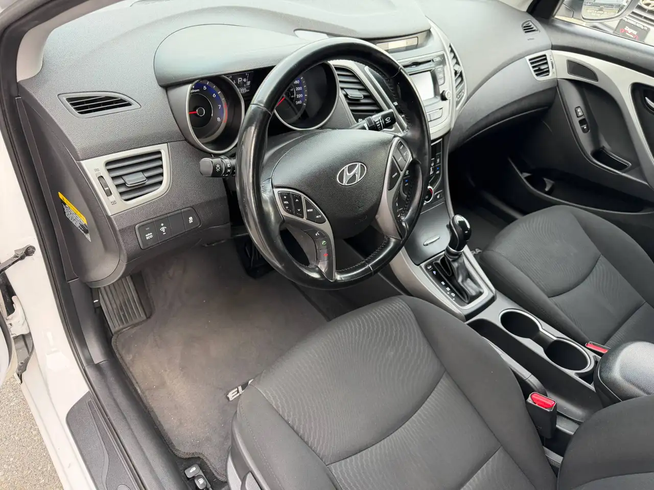 Hyundai ELANTRA снимка Hyundai ELANTRA