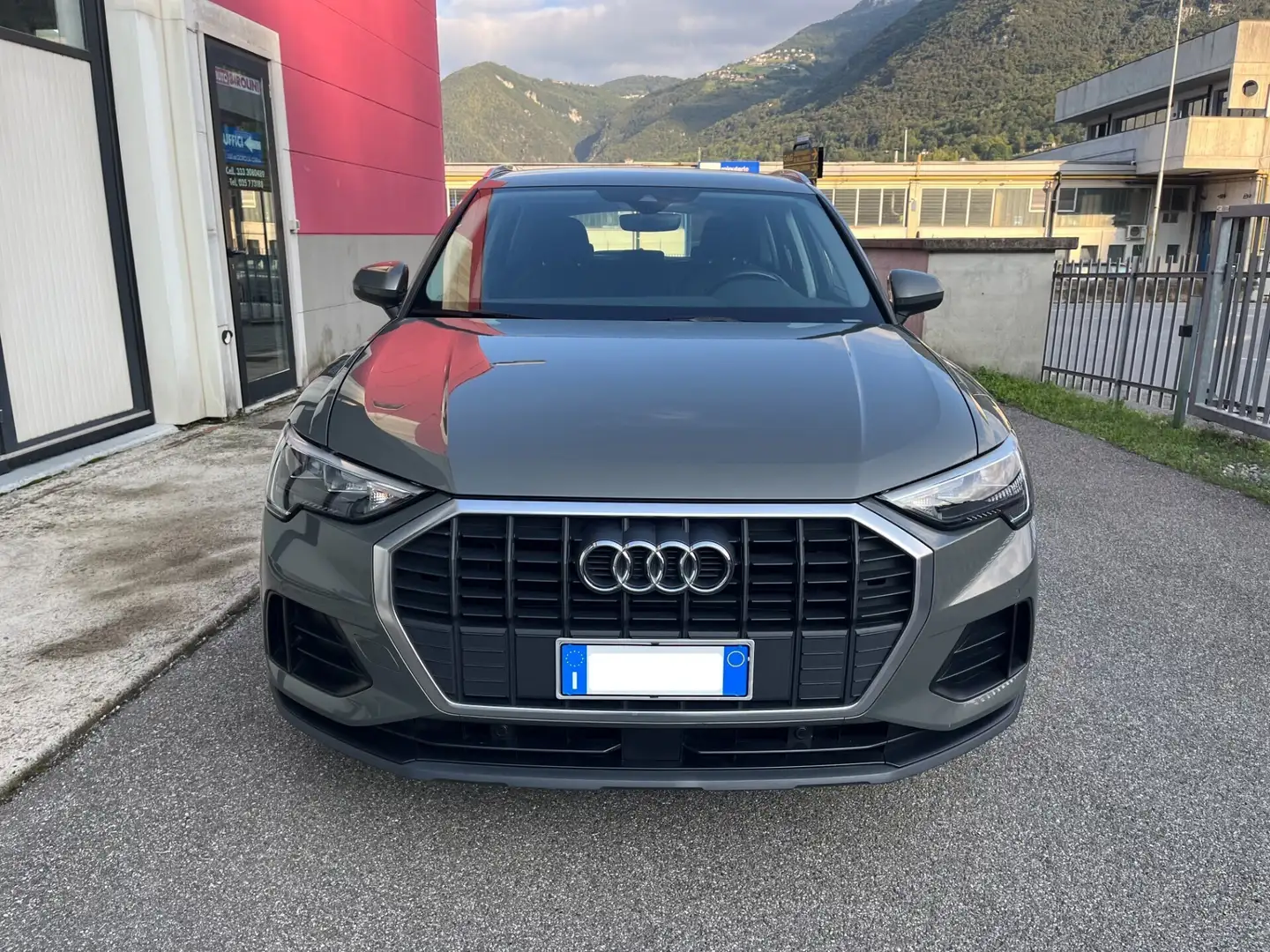 Audi Q3 Q3 45 TFSI e S tronic Business Grau - 2
