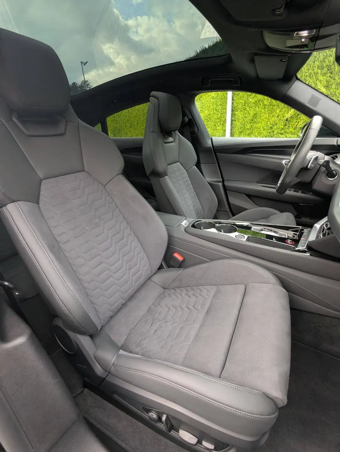 Audi e-tron GT 2024 건메탈 사진 7