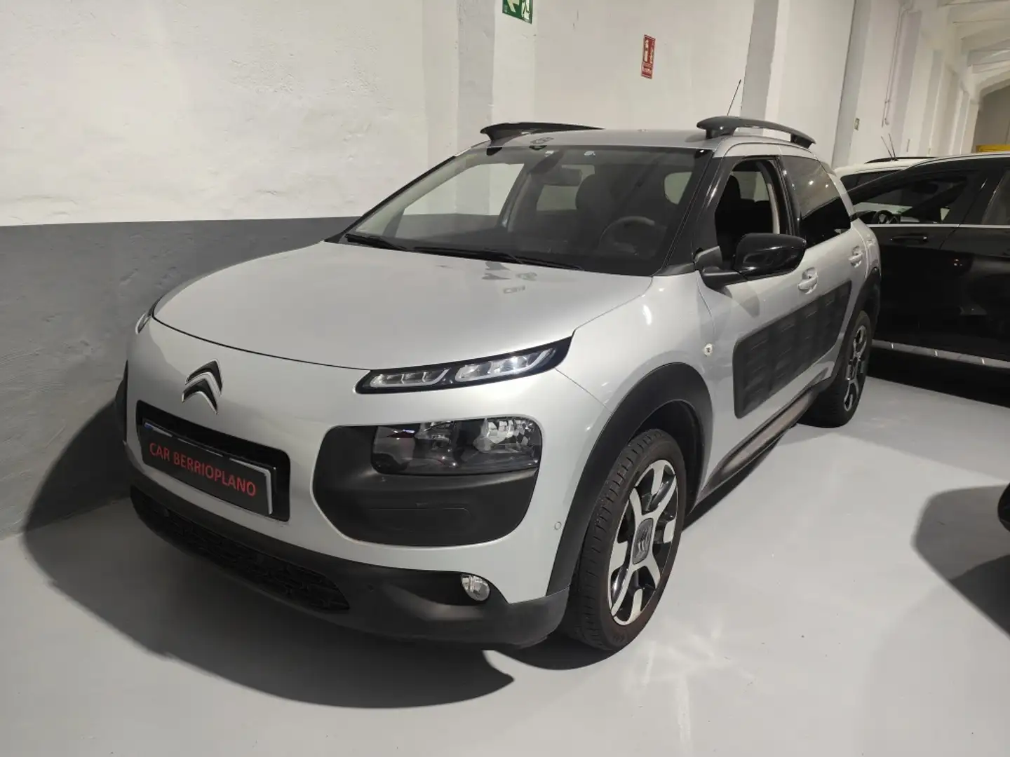 Citroen C4 Cactus 1.2 PureTech Feel Edition 82 Gris - 1