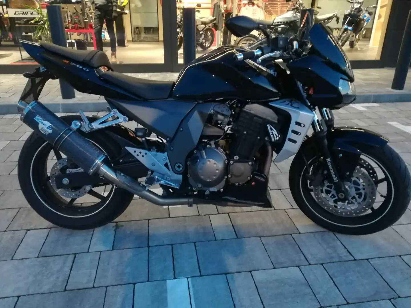 Kawasaki Z 750 Black - 1