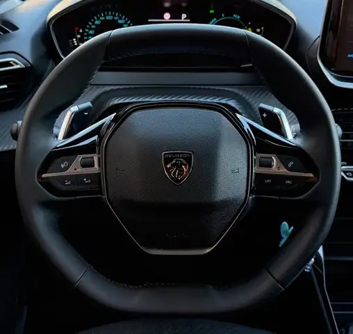 Peugeot 208 view 4
