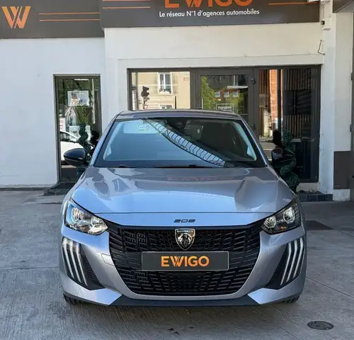 Peugeot 208 view 11