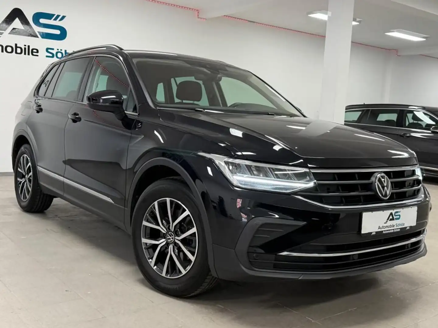 Volkswagen Tiguan 1.5 TSi Life Navi/LED/AHK/ACC/Shzg/PDC Negro - 1