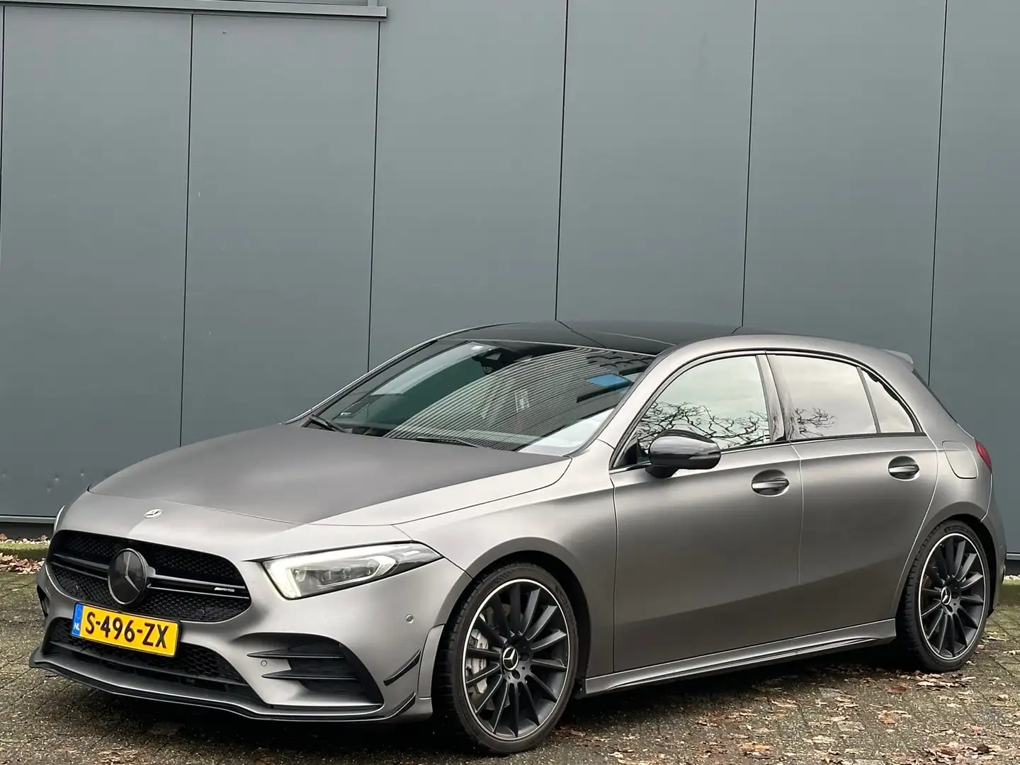 Mercedes-Benz A 35 AMG A35 4MATIC Edition 1 Grijs - 2
