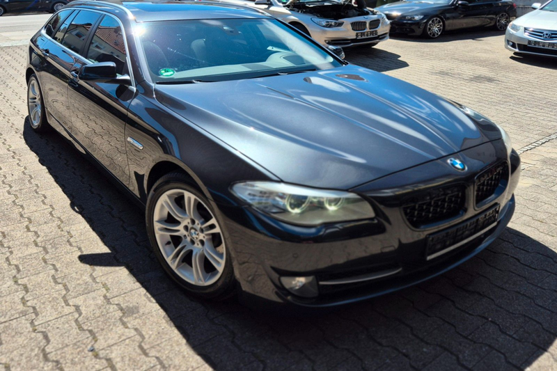 BMW 528 5erTouring 528 i xDrive -PANO/AHK/Insp.NEU!