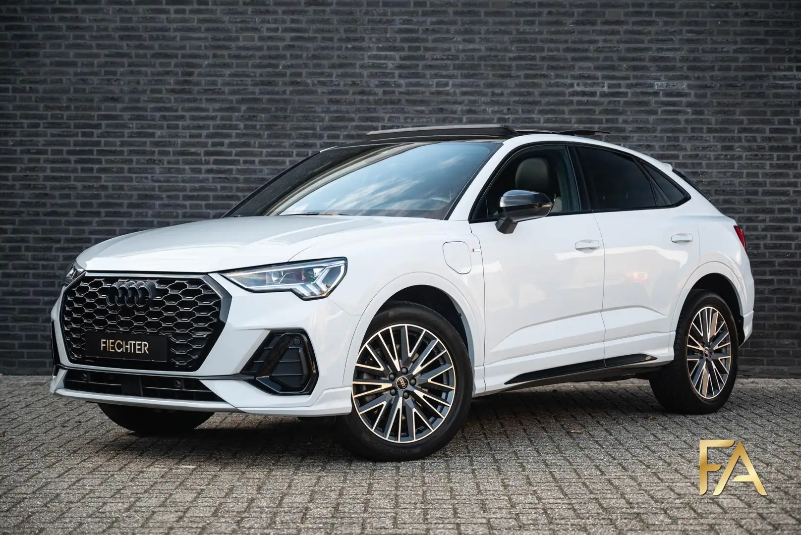 Audi Q3 Sportback 45 TFSI e S tronic line PANO|Sfeer|Matri Wit - 1