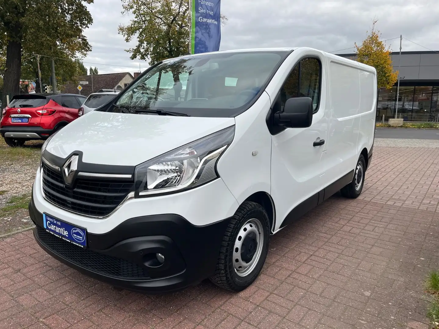 Renault Trafic L1H1 3,0t Komfort+NAVI+TEMP+KAME.+SORTIMO Weiß - 1
