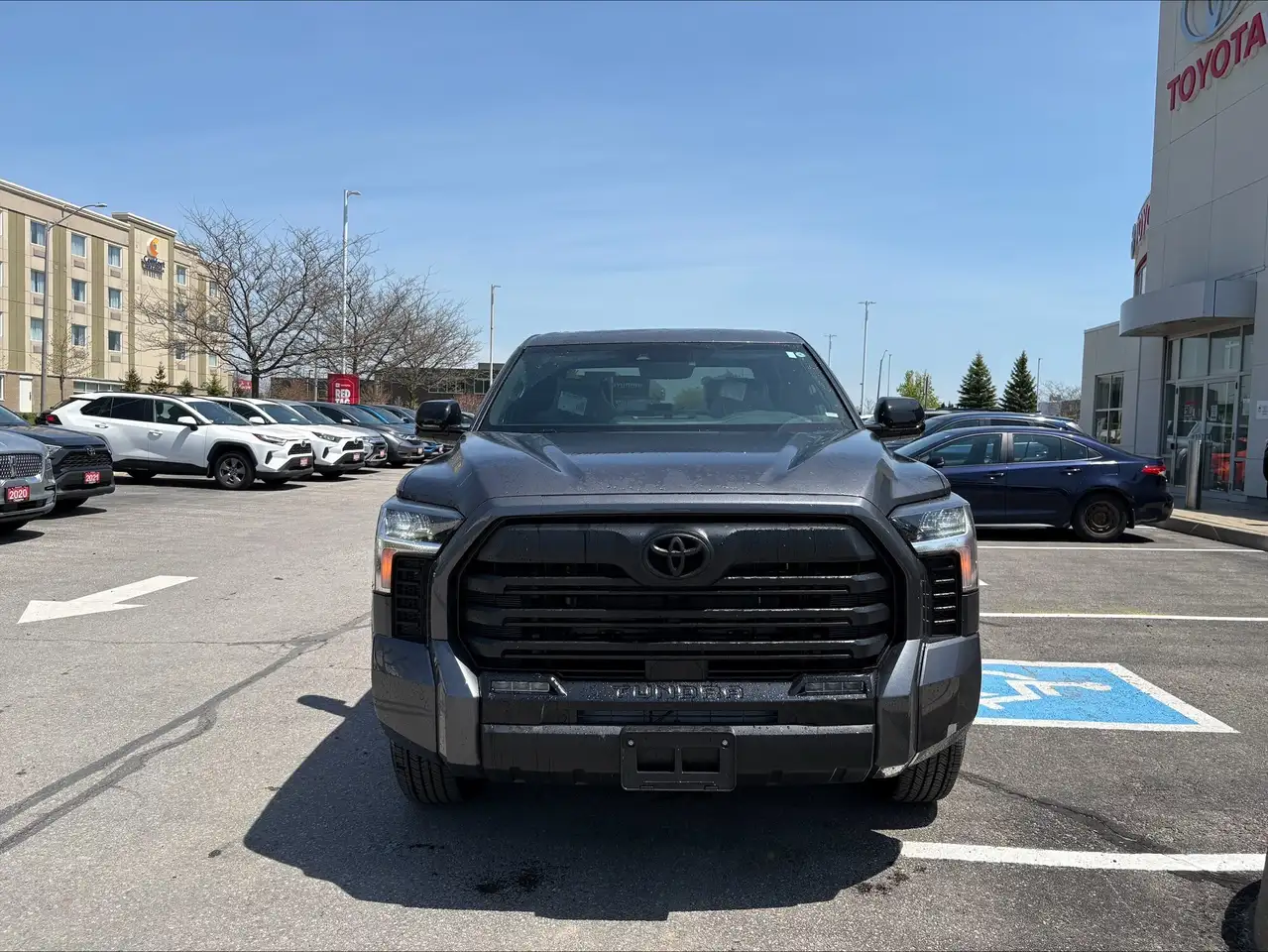 Toyota Tundra снимка Toyota Tundra