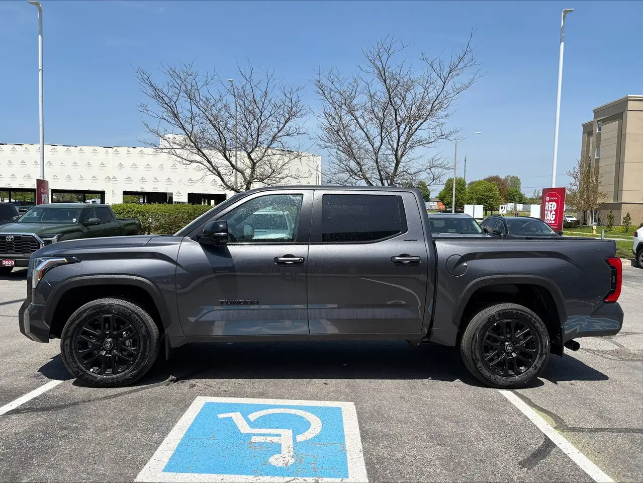Toyota Tundra снимка Toyota Tundra