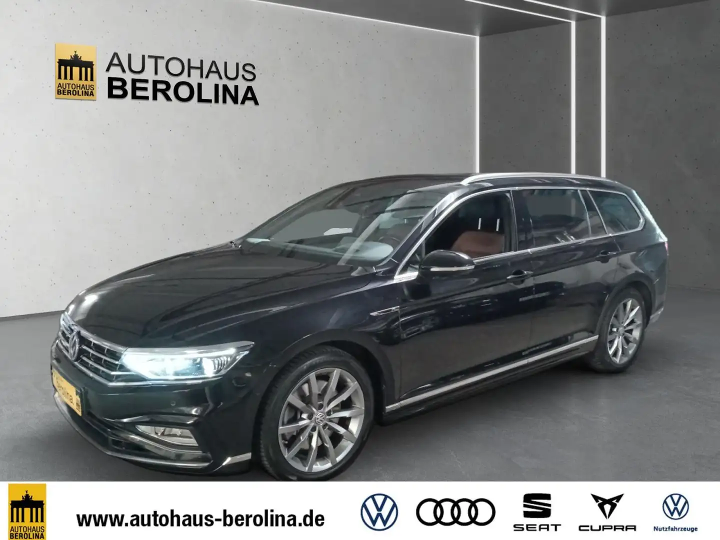 Volkswagen Passat Variant 2.0 TSI 4M R-Line DSG *StdHz*HuD* Zwart - 2