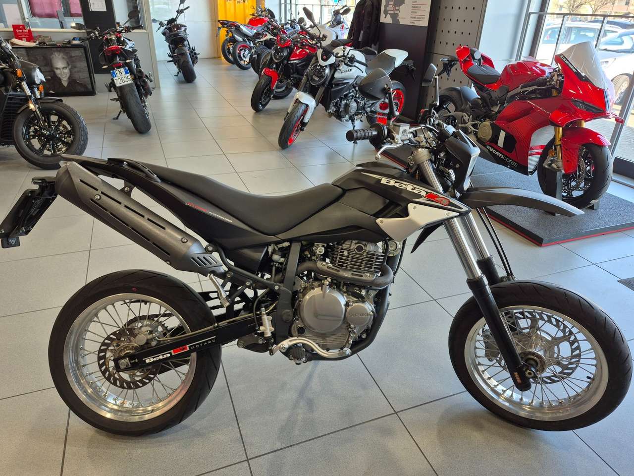 Beta M4 Motard