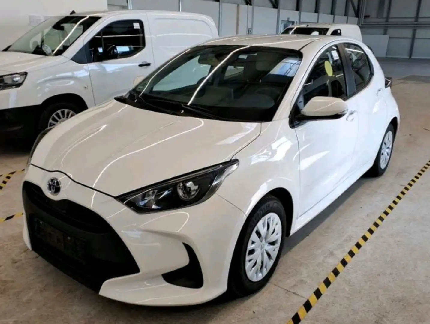 Toyota Yaris Hybrid Business Edition Wit - 1