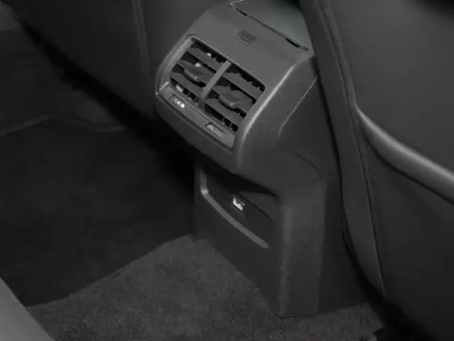 Citroen C4 view 11