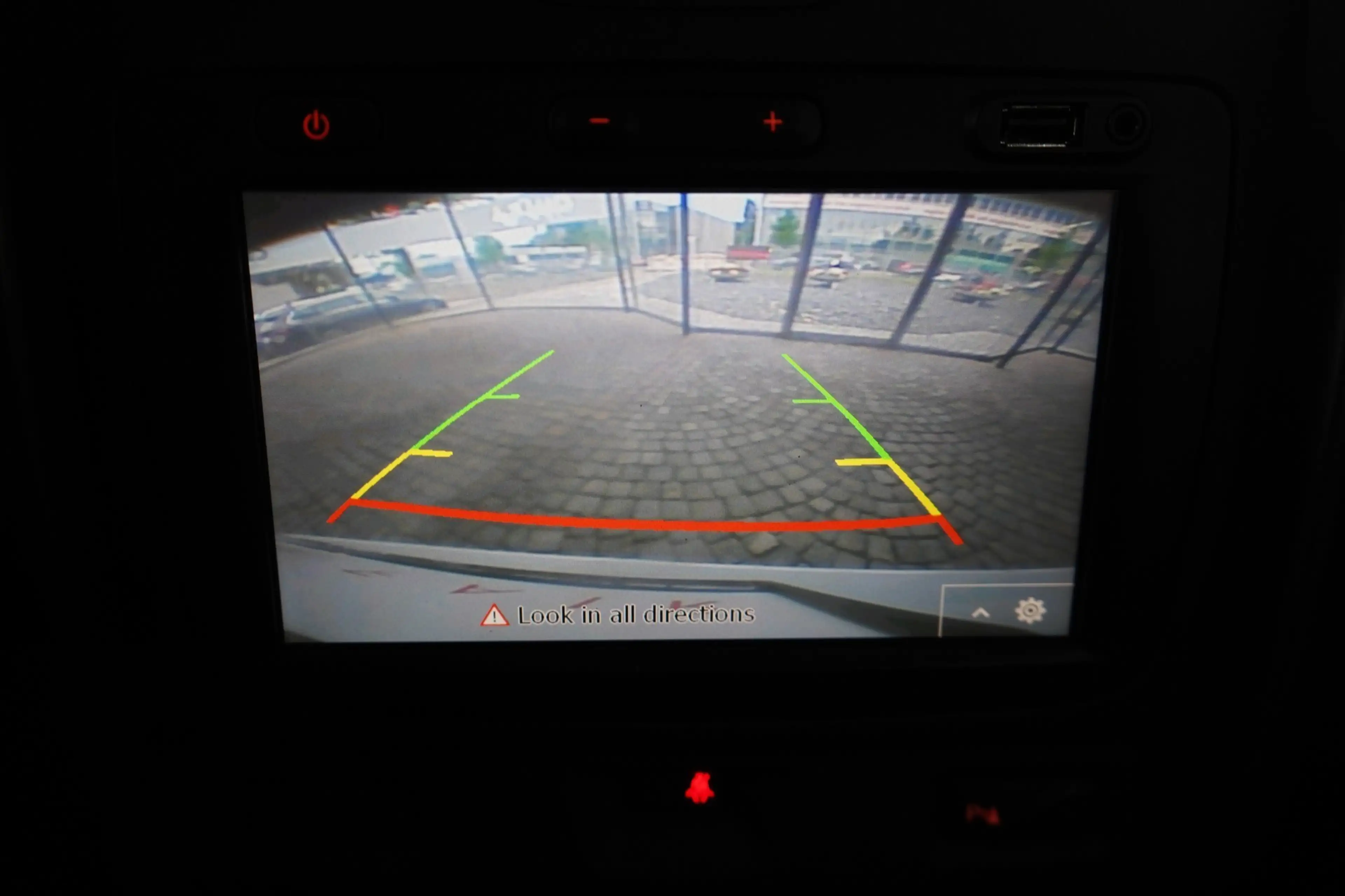 Dacia Duster II 1.6 SCe Navi Tempomat Sitzheizung DAB — photo 15