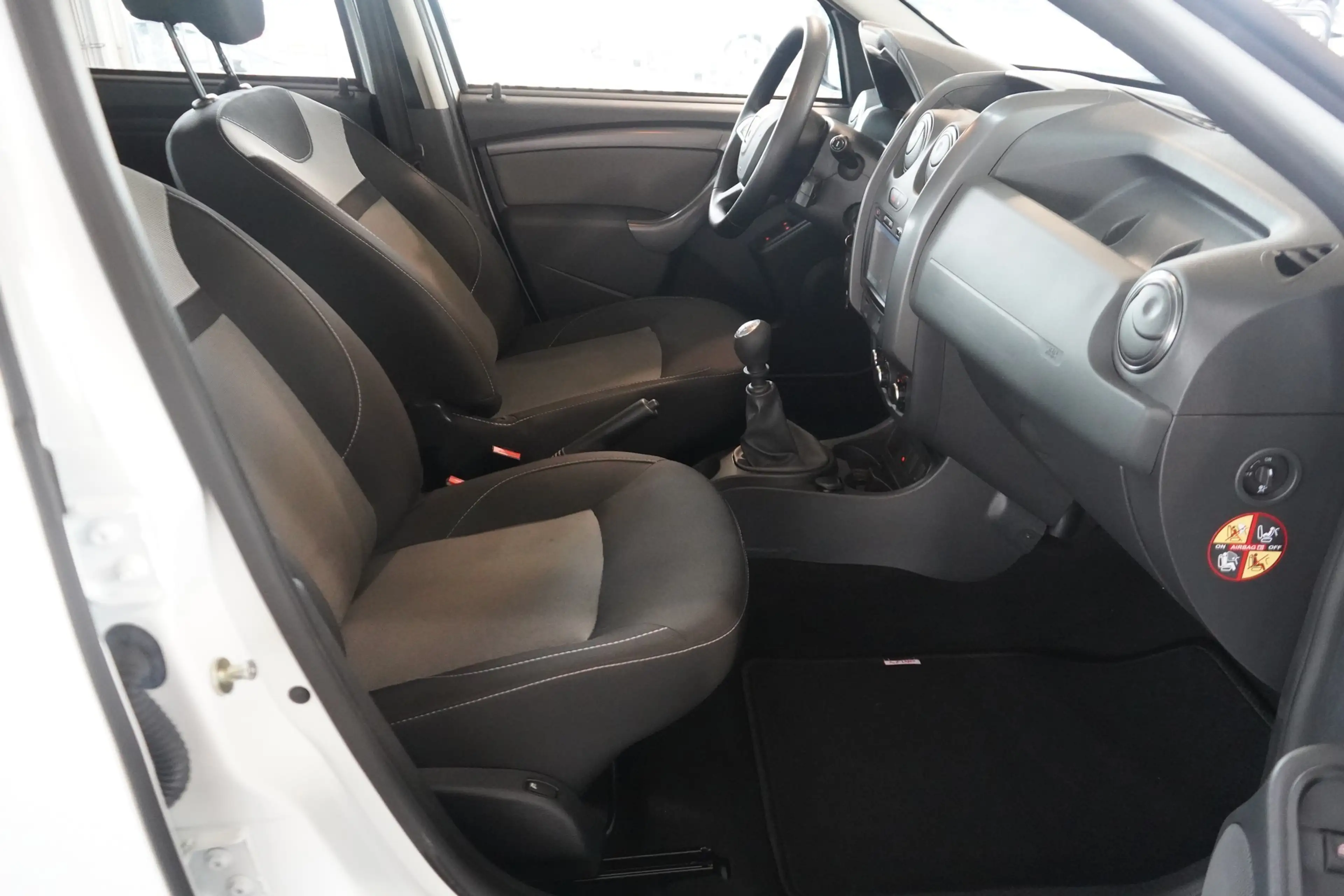 Dacia Duster II 1.6 SCe Navi Tempomat Sitzheizung DAB — photo 23