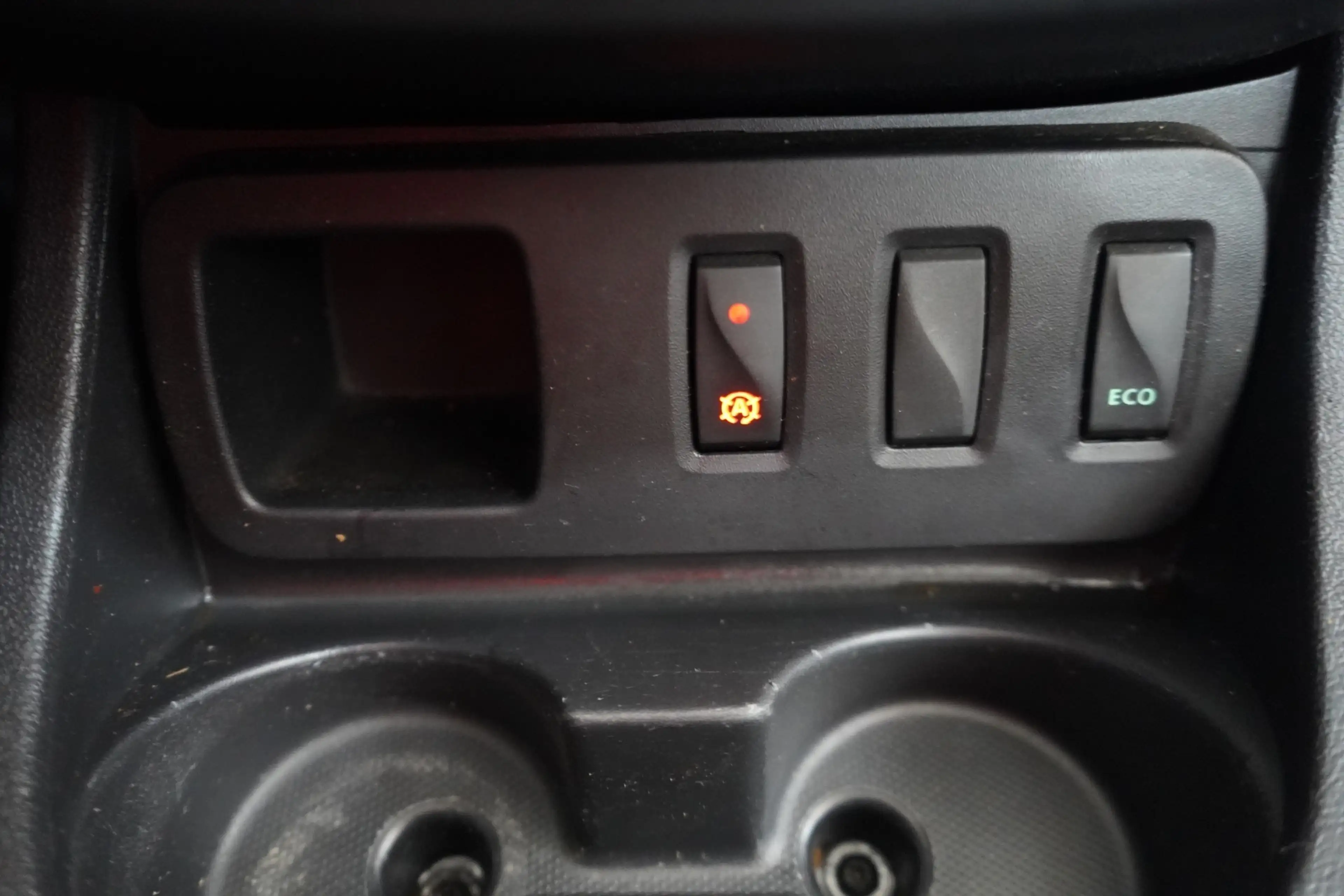 Dacia Duster II 1.6 SCe Navi Tempomat Sitzheizung DAB — photo 17