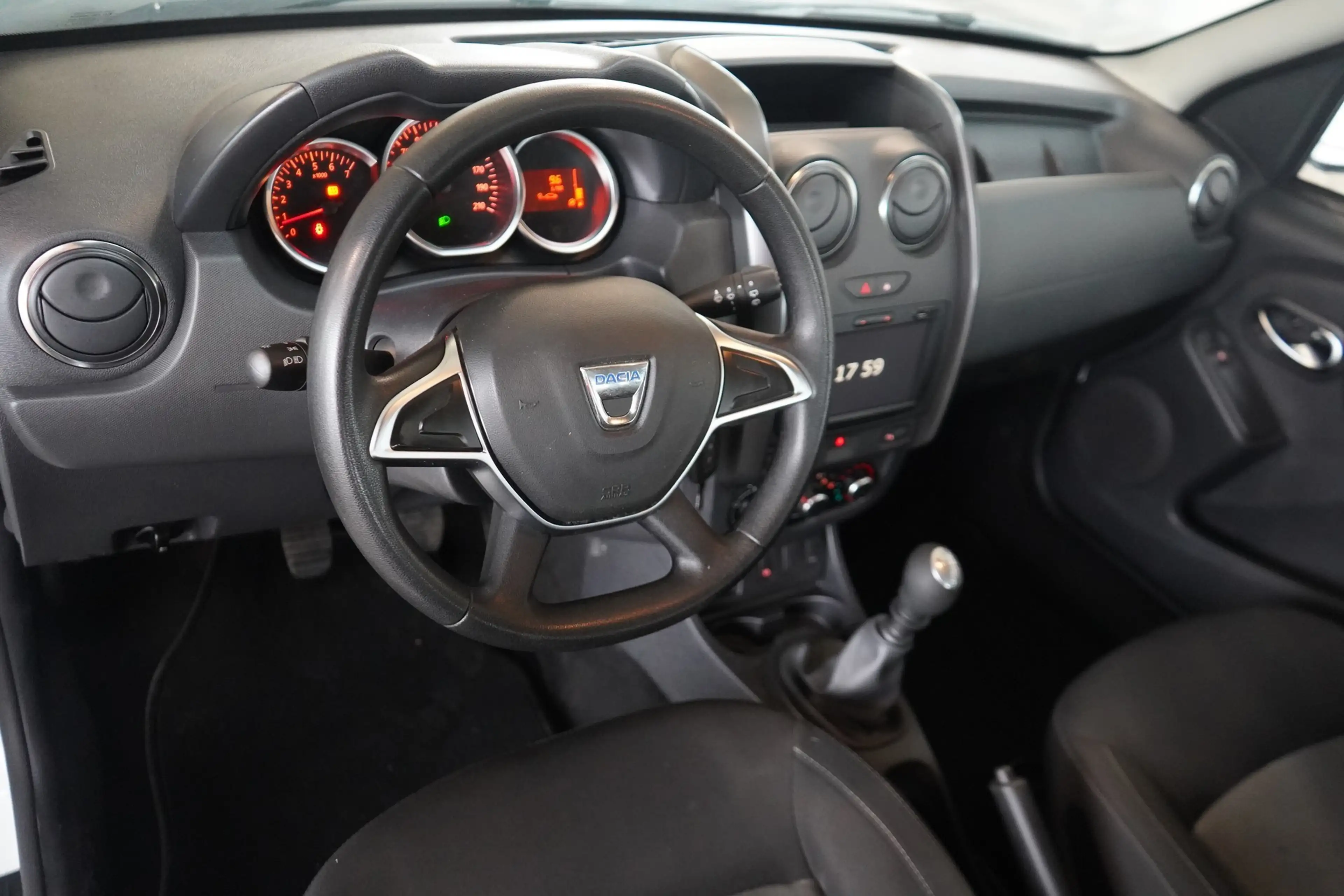 Dacia Duster II 1.6 SCe Navi Tempomat Sitzheizung DAB — photo 10