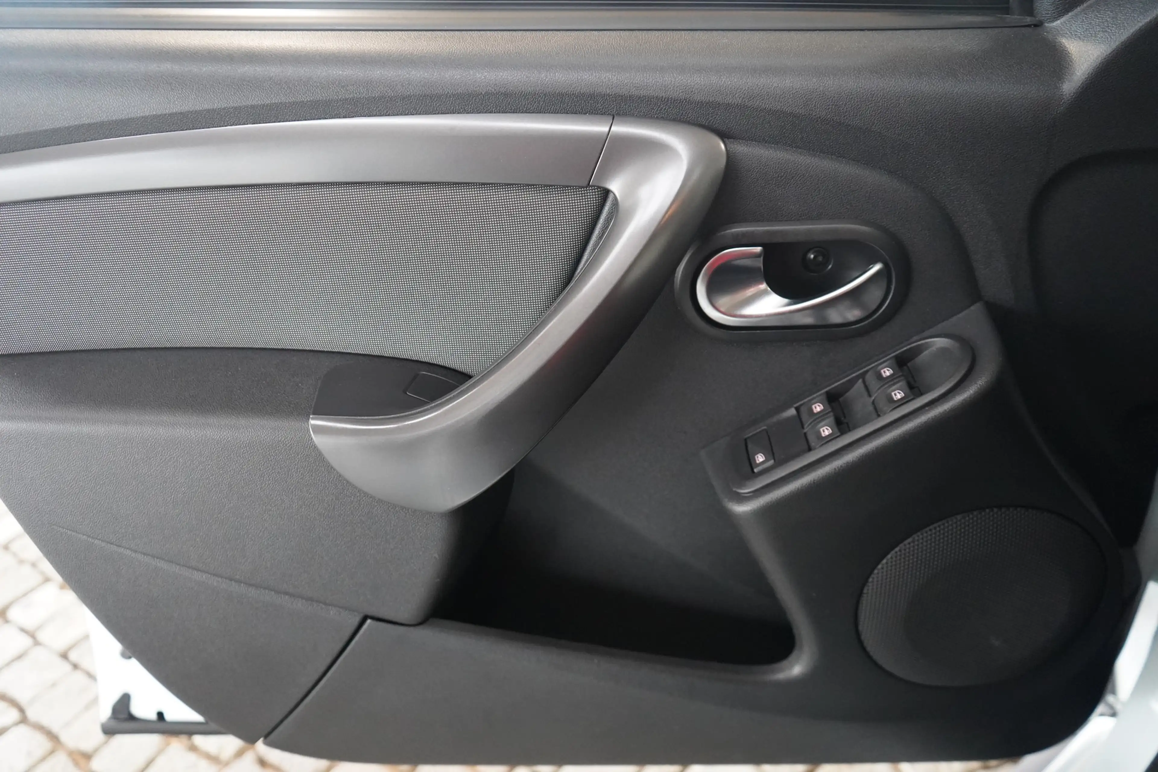 Dacia Duster II 1.6 SCe Navi Tempomat Sitzheizung DAB — photo 21