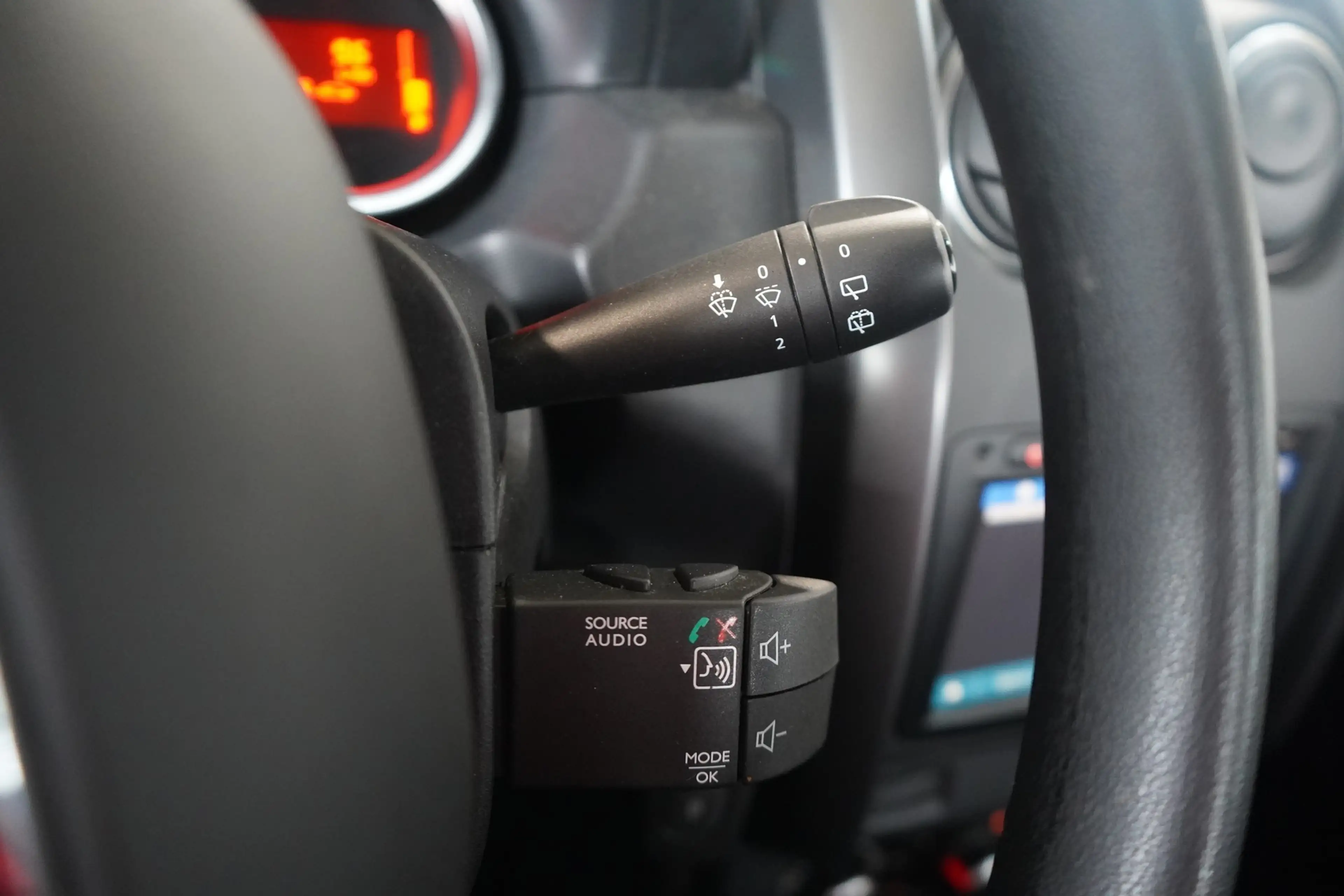 Dacia Duster II 1.6 SCe Navi Tempomat Sitzheizung DAB — photo 18