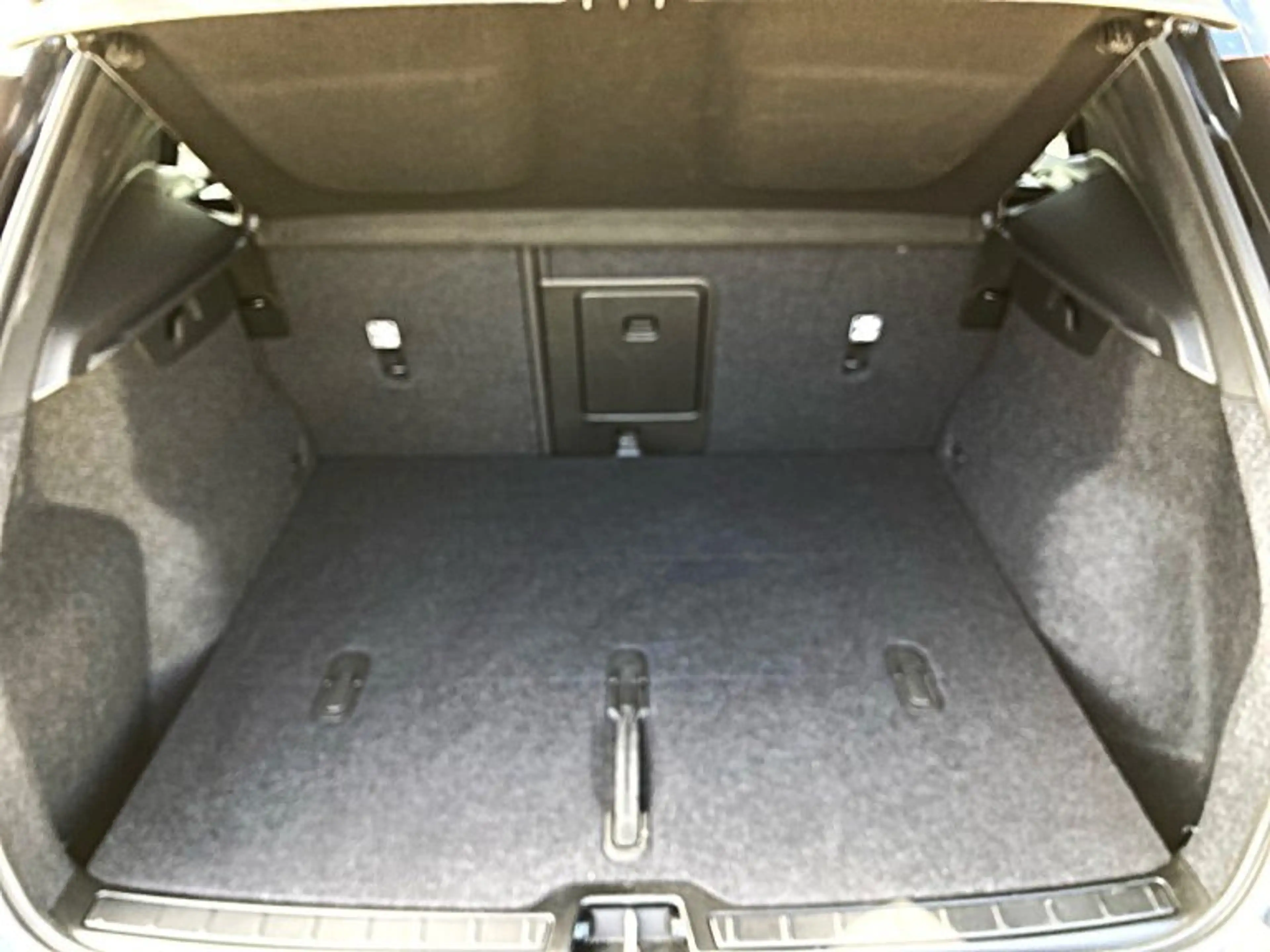 Volvo EX40 Single Motor Extended Range Plus Black Edition — photo 13
