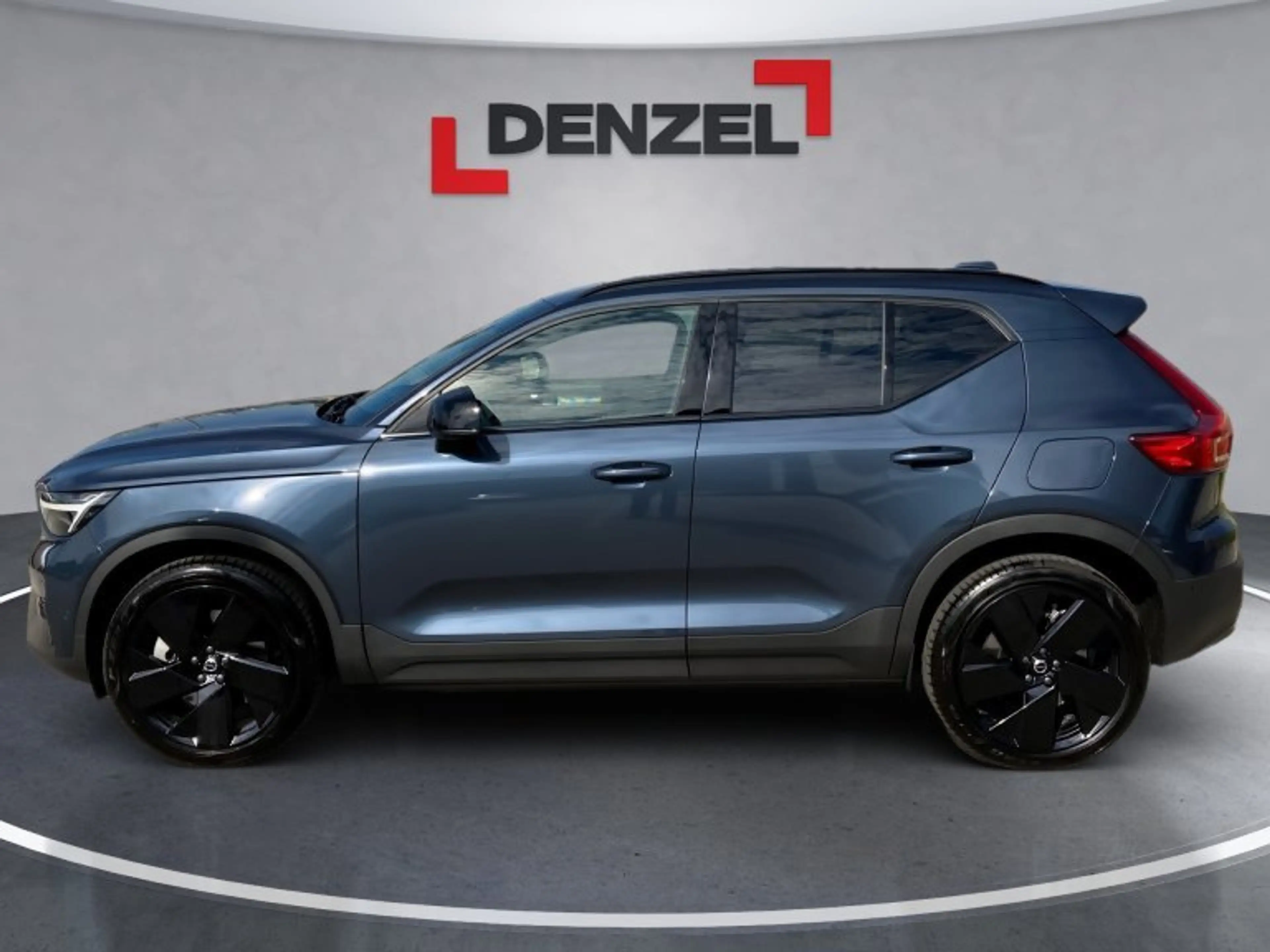 Volvo EX40 Single Motor Extended Range Plus Black Edition — photo 2