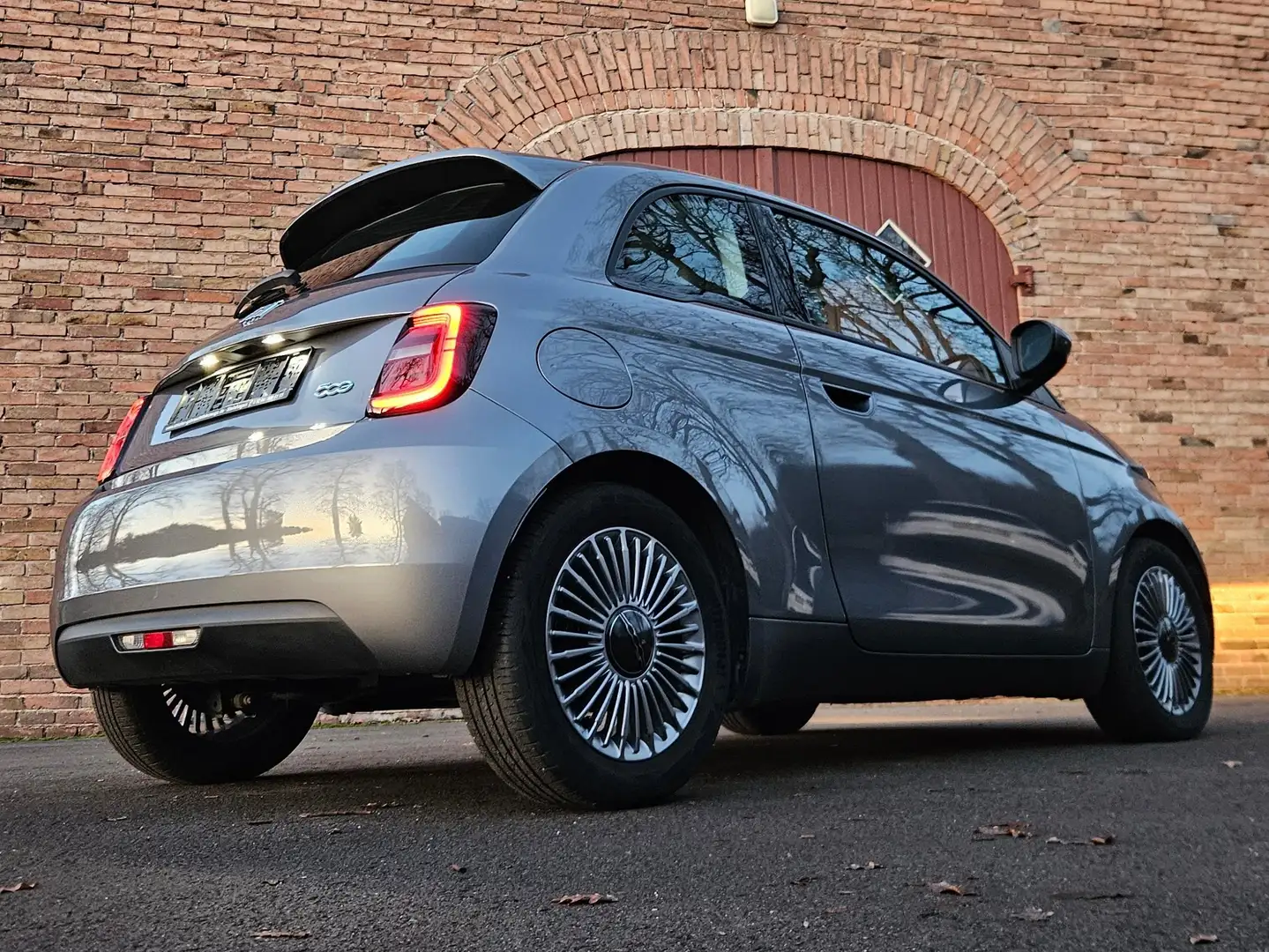 Fiat 500e Icon Navi Ladeschale 16“-Allwetterfelgen 11kW-AC Grau - 2