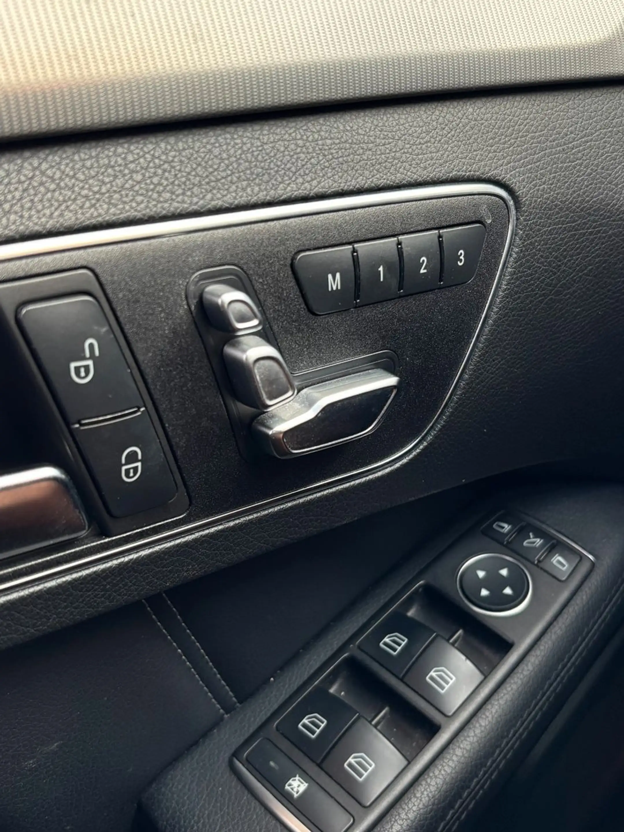 Mercedes-Benz E 250 T-Modell E 250 BlueTec 4Matic ,Luftfederung,LED, — photo 12