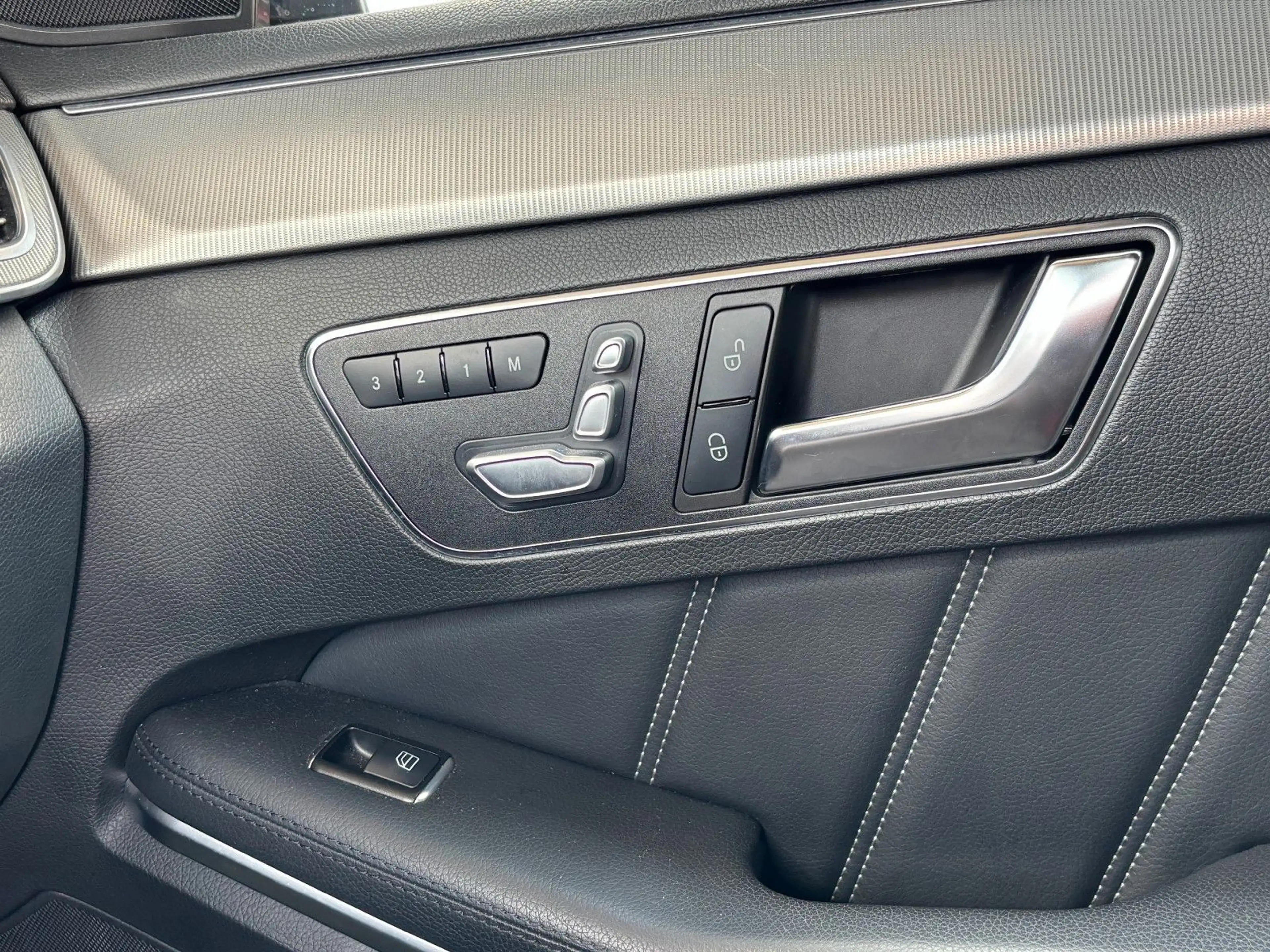 Mercedes-Benz E 250 T-Modell E 250 BlueTec 4Matic ,Luftfederung,LED, — photo 13