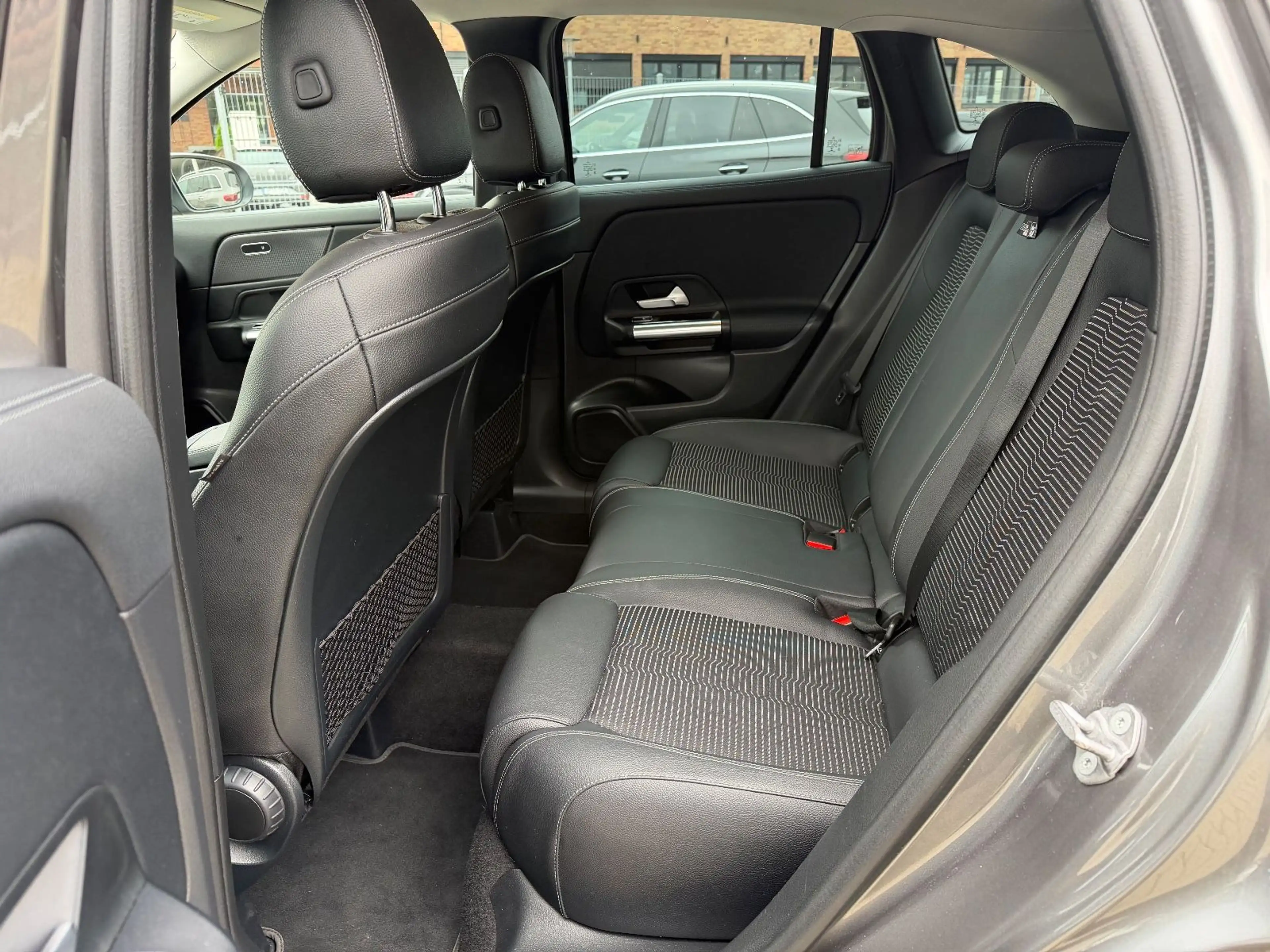 Mercedes-Benz GLA 200 MBUX*Navi*Rcam*LED — photo 13
